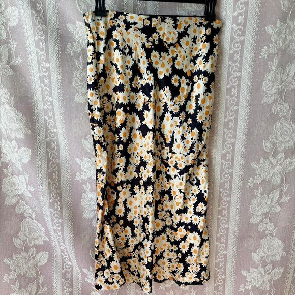 Realisation Women's Black and Yellow Daisy Silk Skirt - Picture 4 of 7